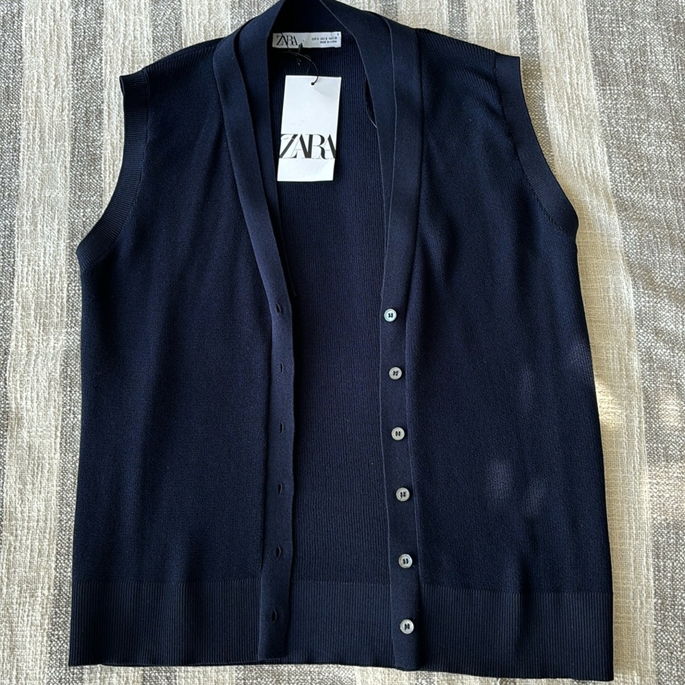💕💕 NWT Zara - V-Neck Vest 💕💕